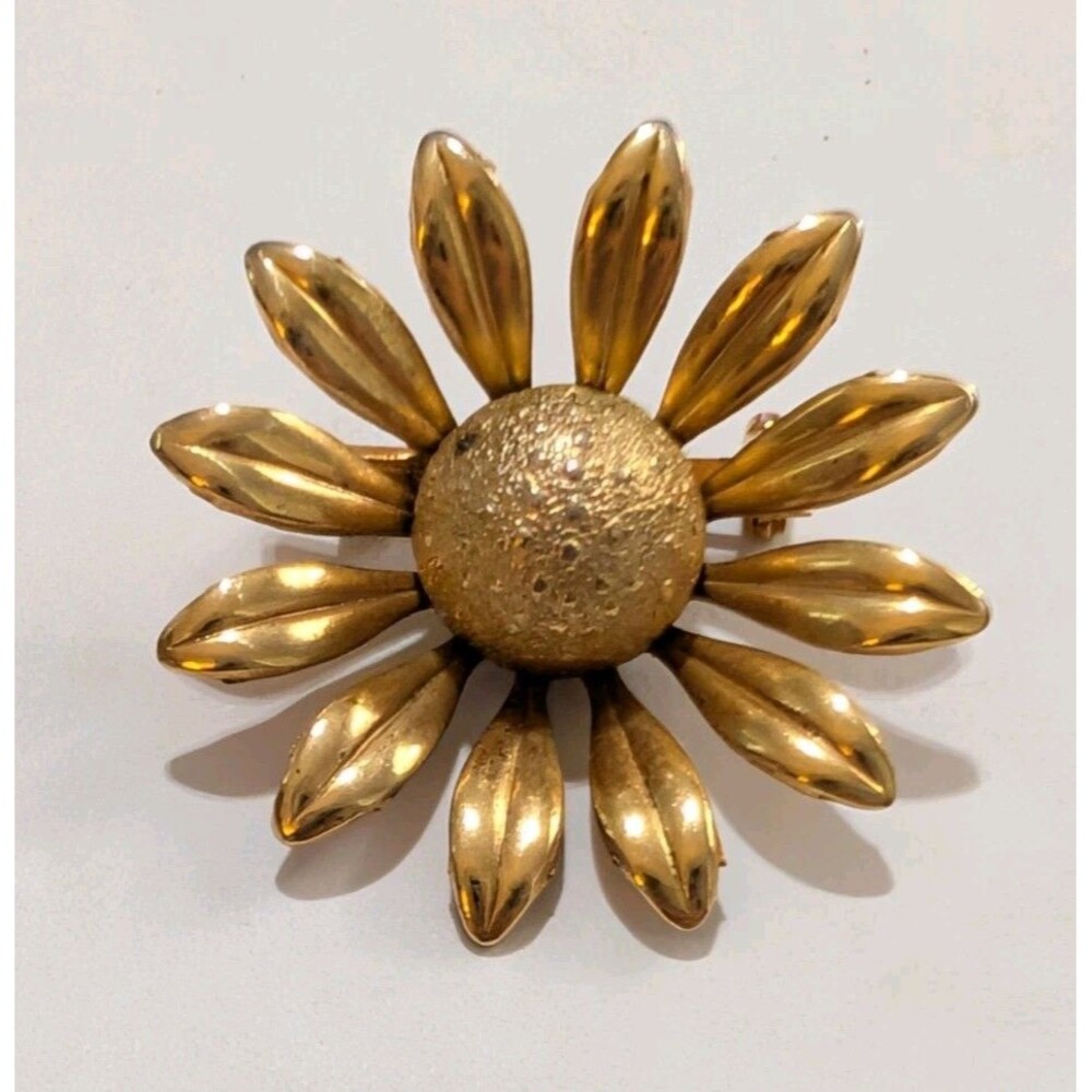 Vintage Gold Tone Sunflower Brooch Pin Brushed Textured Center Daisy 1.5"